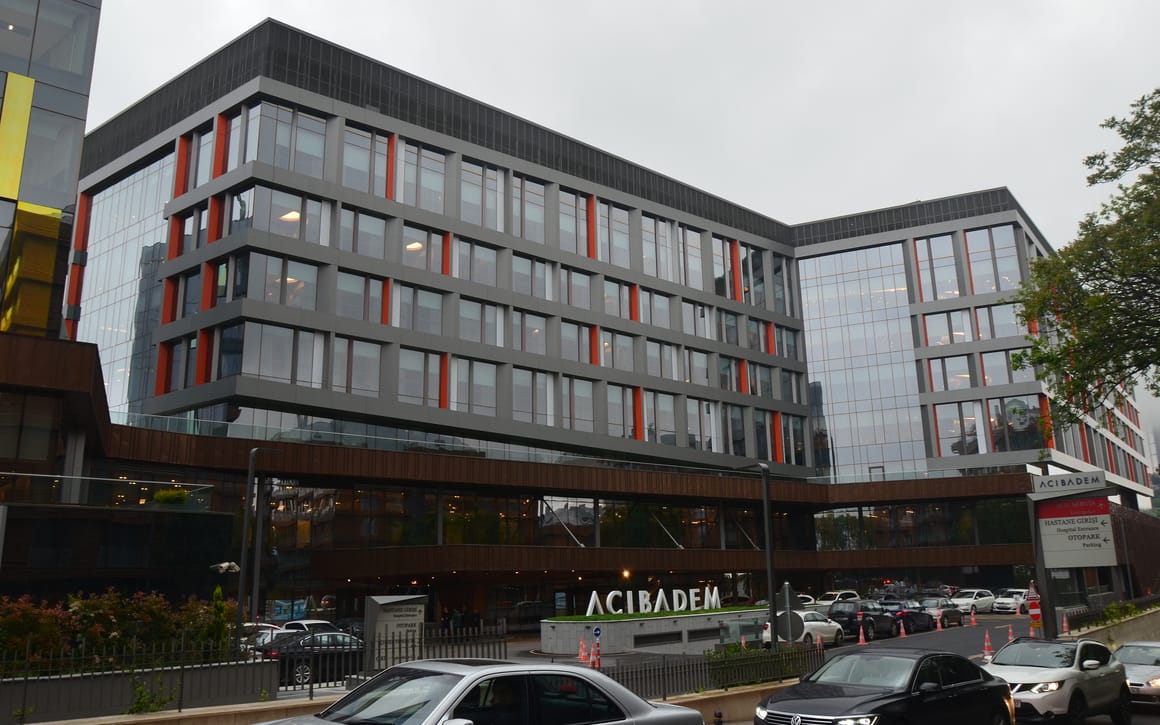 The Acıbadem Altunizade Hospital building in Üsküdar, Istanbul, seen from the street entrance.