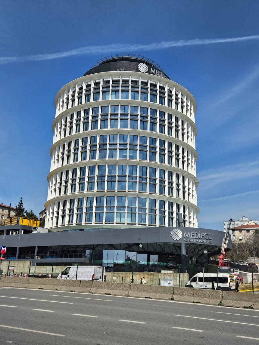 A Medipol hospital building in the Acıbadem district of Kadıköy, Istanbul, photographed from across the road.